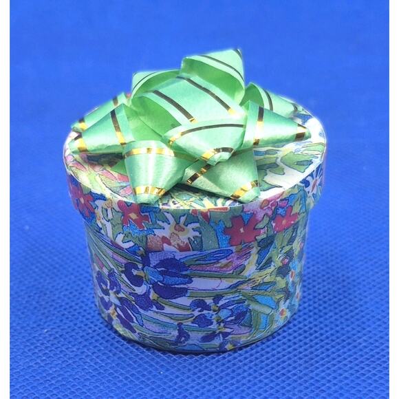 Vintage 1" Blown Glass Clear Chocolate Kiss in Tiny Gift Box - Picture 6 of 7